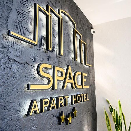 Space Apart Hotel Lutsk Bagian luar foto