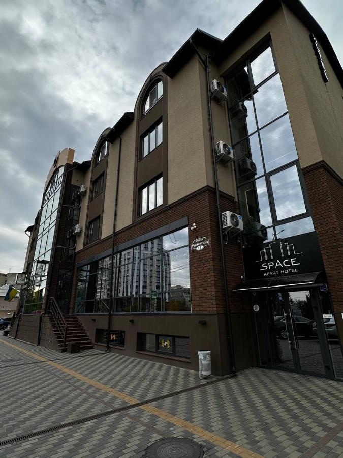Space Apart Hotel Lutsk Bagian luar foto