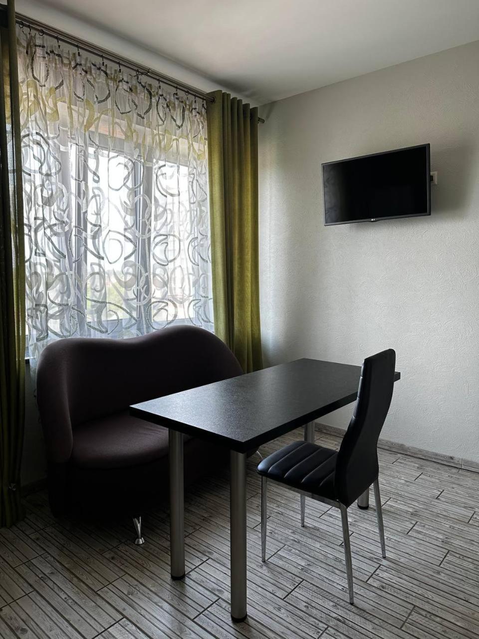 Space Apart Hotel Lutsk Ruang foto