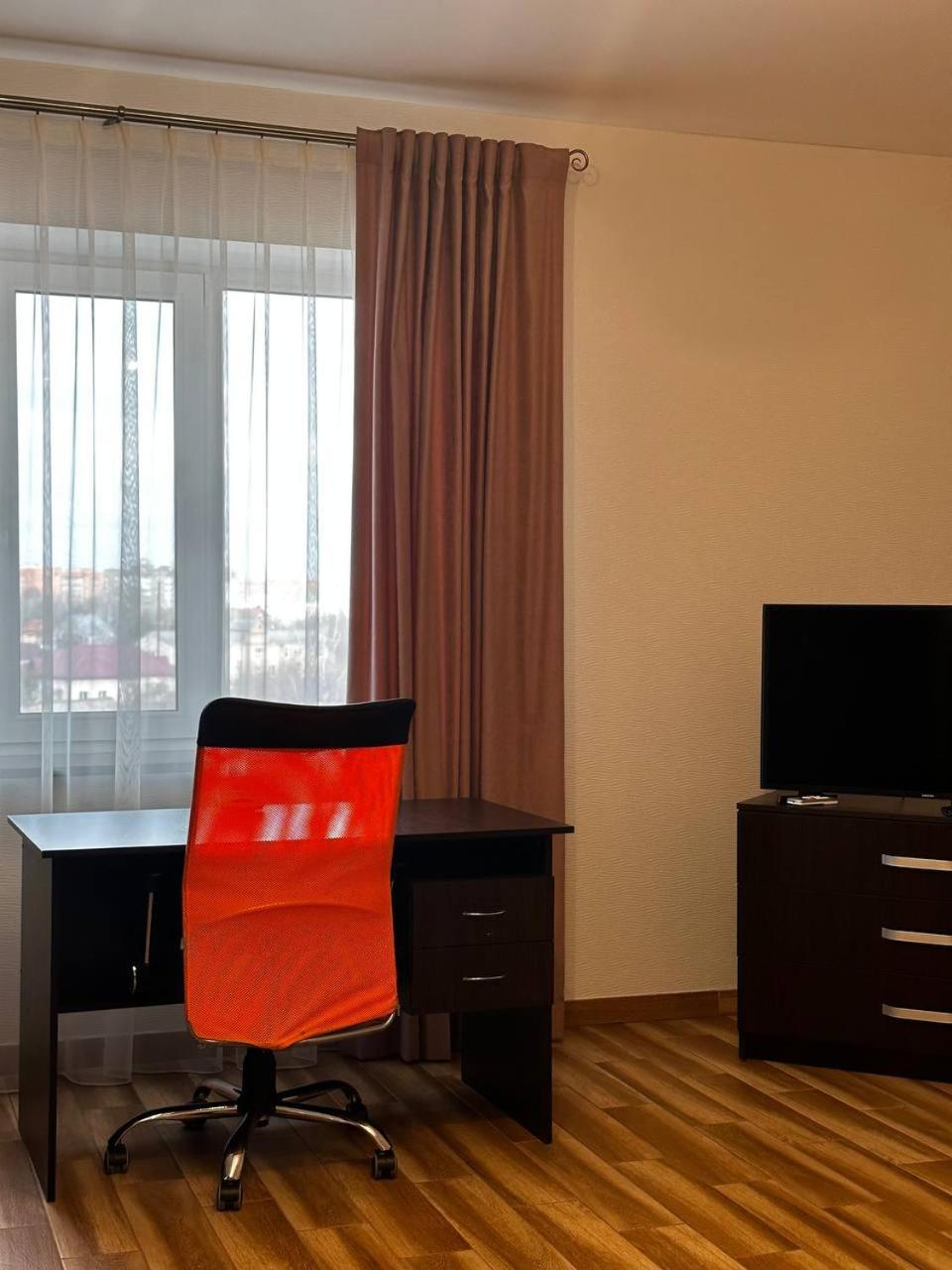 Space Apart Hotel Lutsk Ruang foto