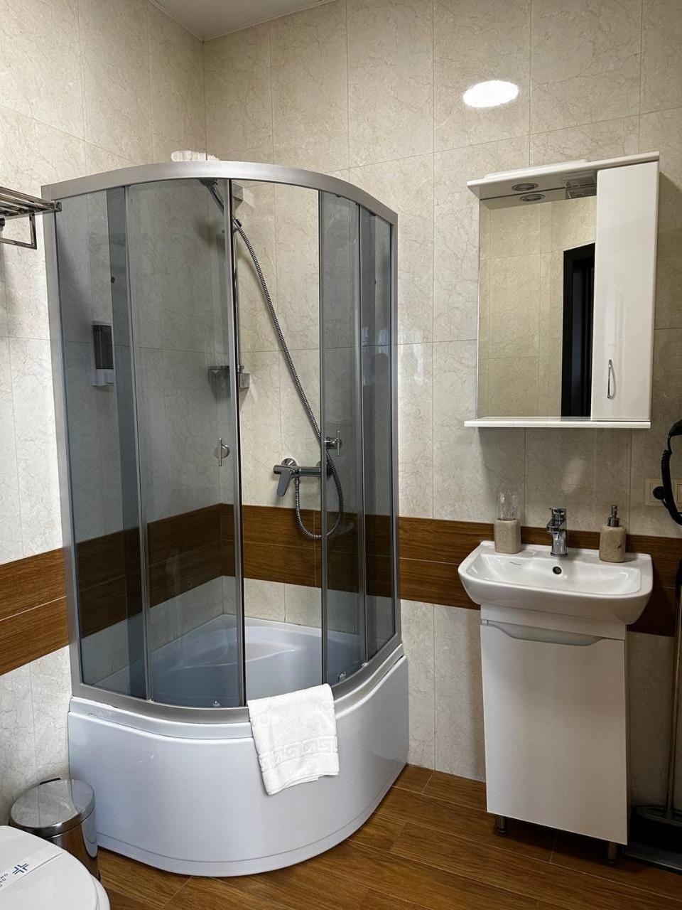 Space Apart Hotel Lutsk Ruang foto