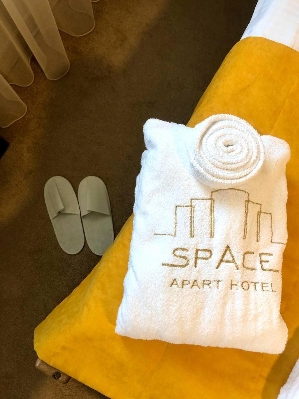 Space Apart Hotel Lutsk Bagian luar foto